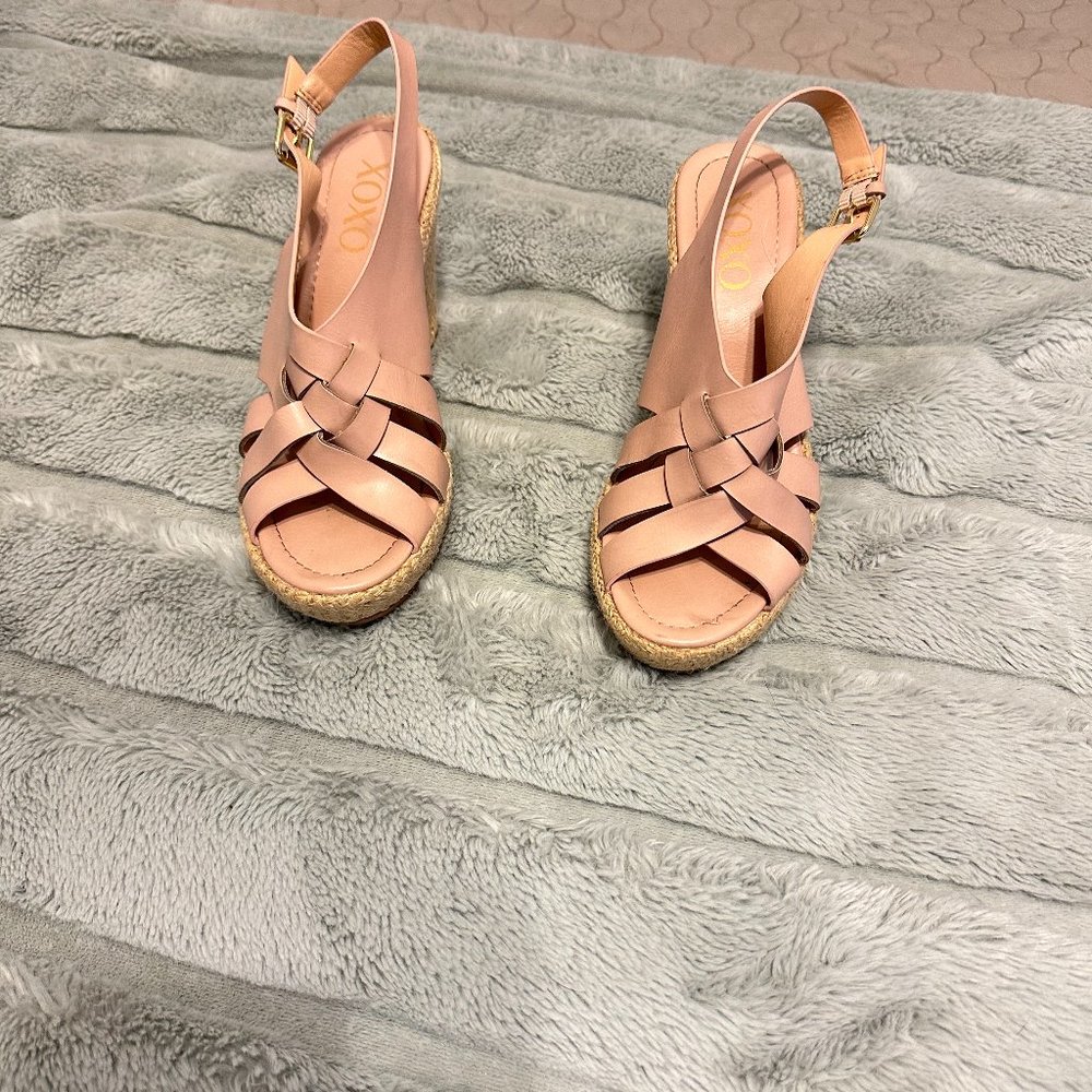 Nude-pink Wedges